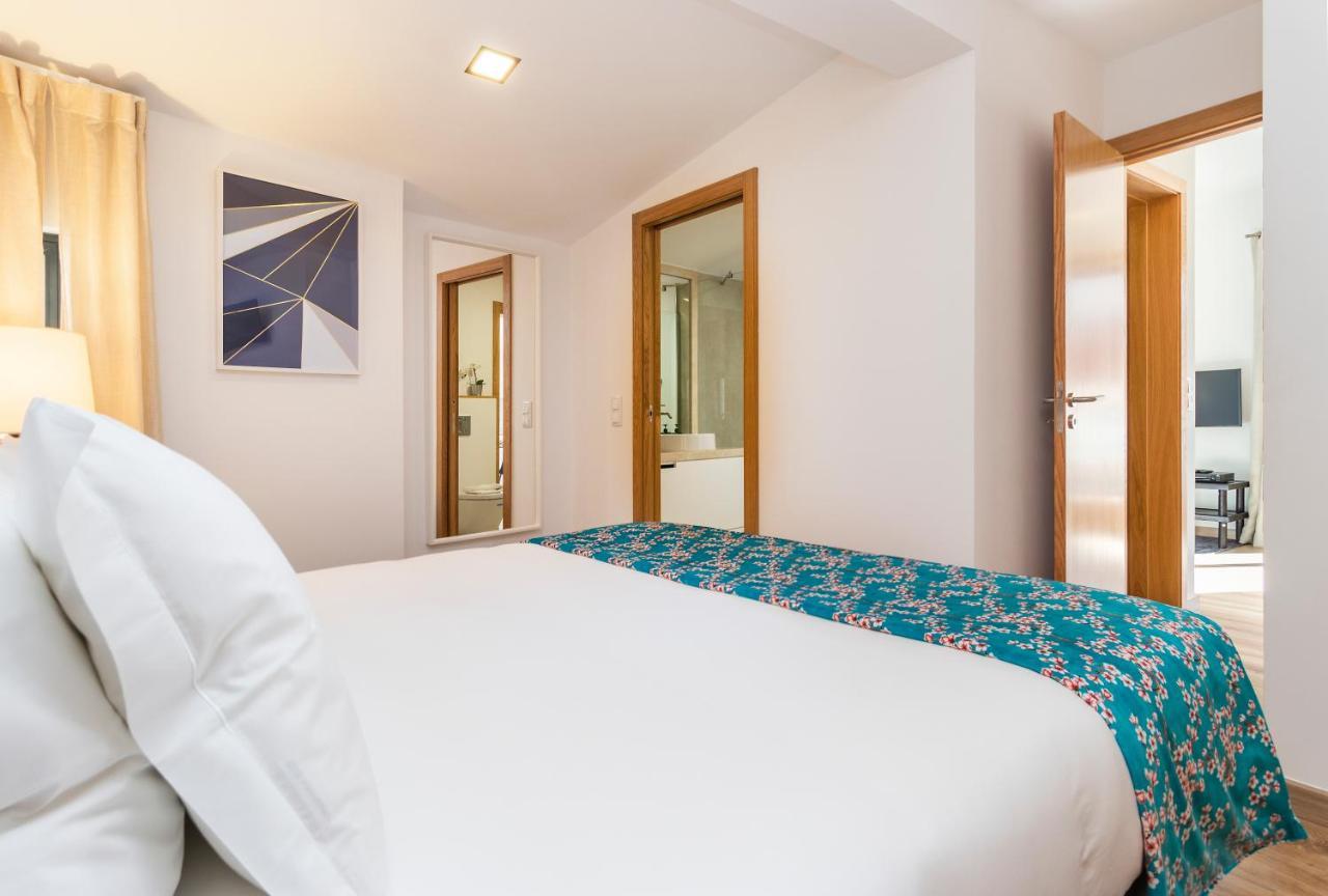 Perfect 1 Bed In Chiado With Terrace And Aircon Apartment ลิสบอน ภายนอก รูปภาพ